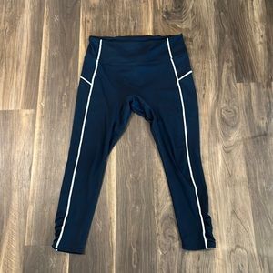 Free People FP Movement you’re a peach leggings - size Large navy and white